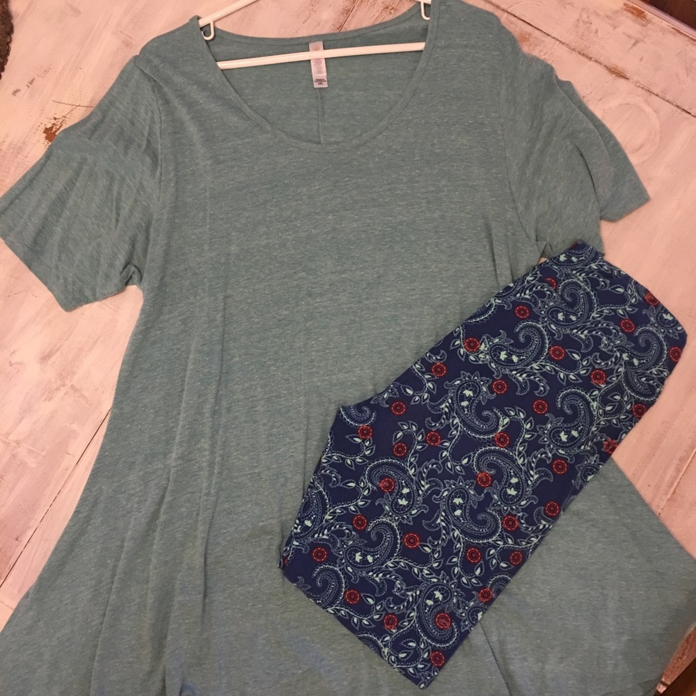 LulaRoe Perfect Tee with leggings